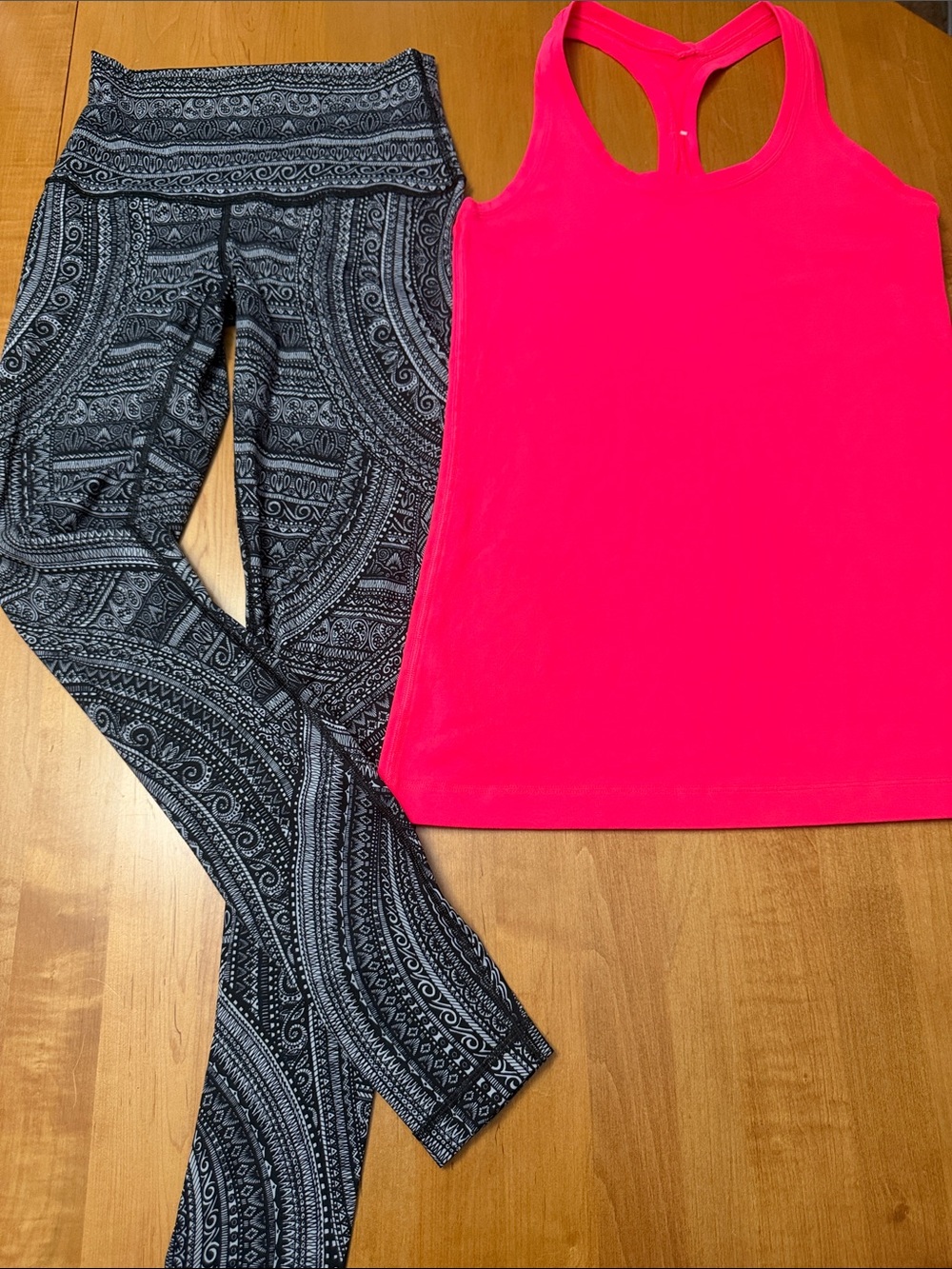 Lululemon Women's Black Patterned Yoga Pants - High Waist Active Leggings & tank